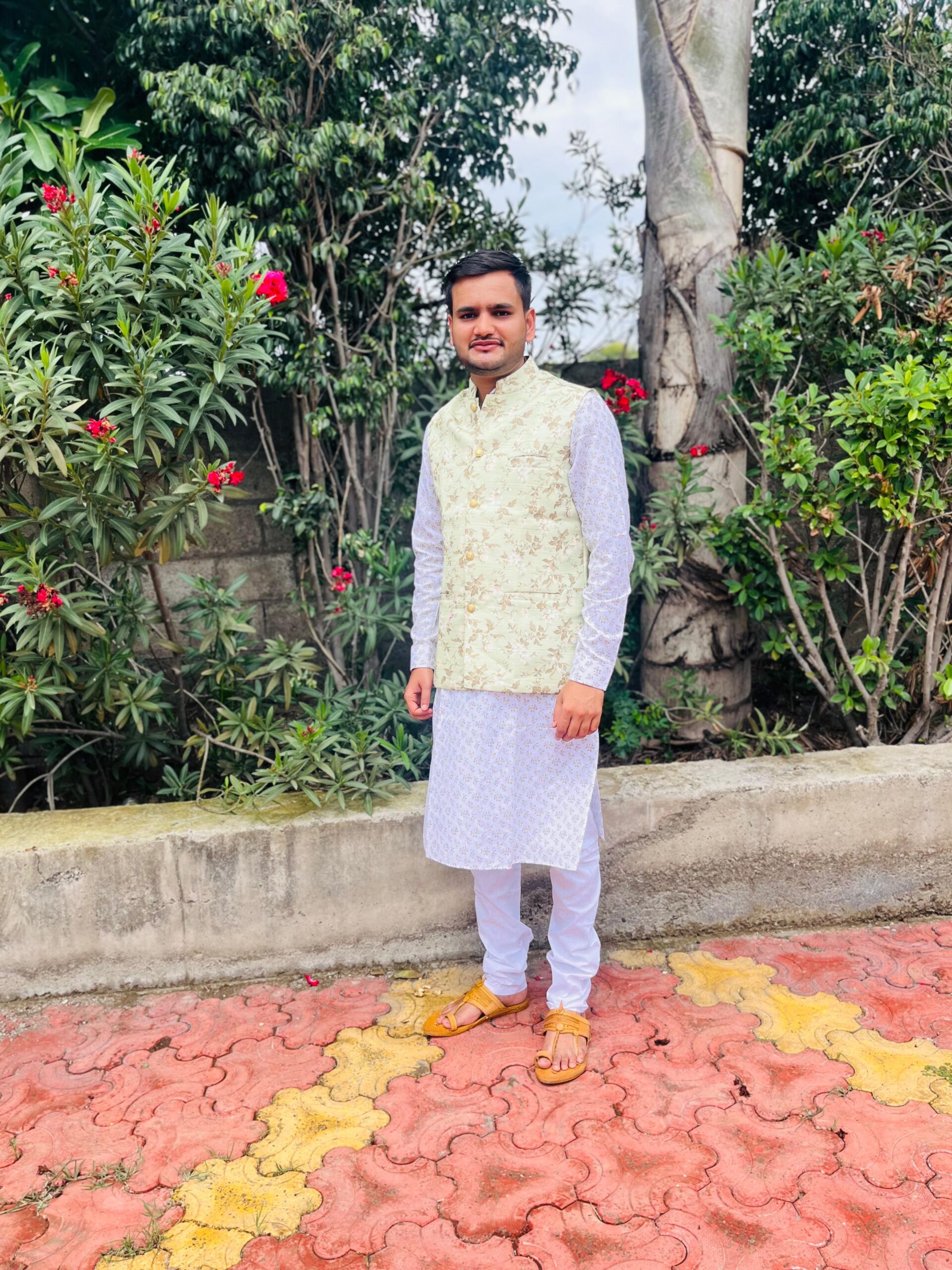 1083..Ajinkya Dharmadhikari | Pune | 1999 | 5’7″ | MCS | IT | 6 L