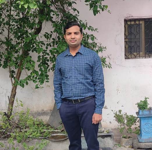 1161.Prasad Deshpande |Pune |1990 |5’5″|B.E. |Pvt. |12L